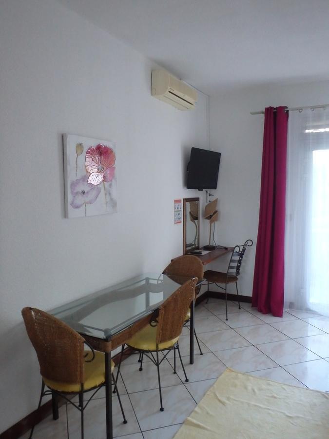 Hotel Residence Le Phoenix แซ็ง-ปีแยร์ ภายนอก รูปภาพ