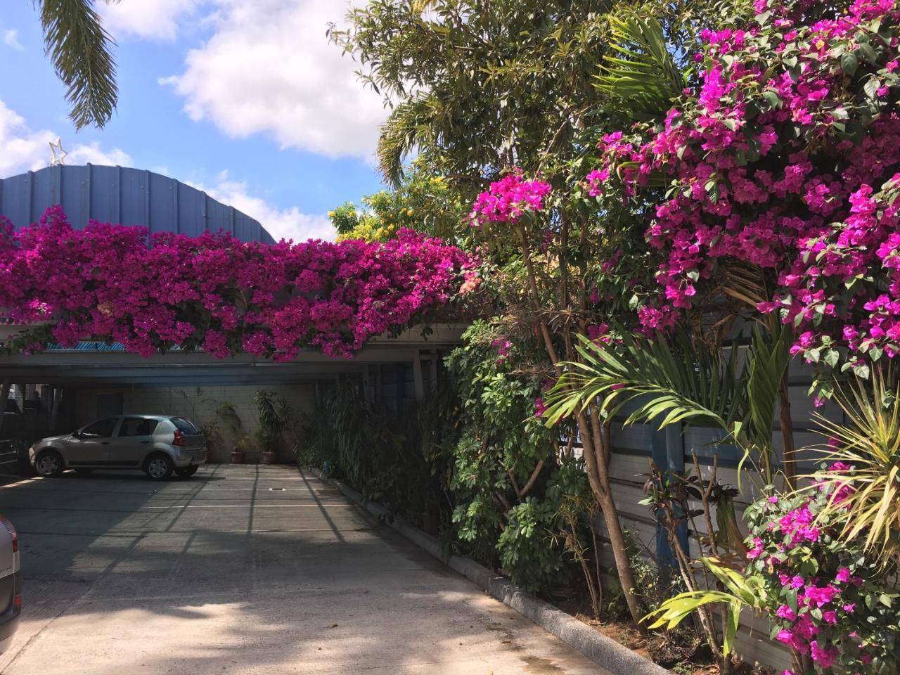 Hotel Residence Le Phoenix แซ็ง-ปีแยร์ ภายนอก รูปภาพ